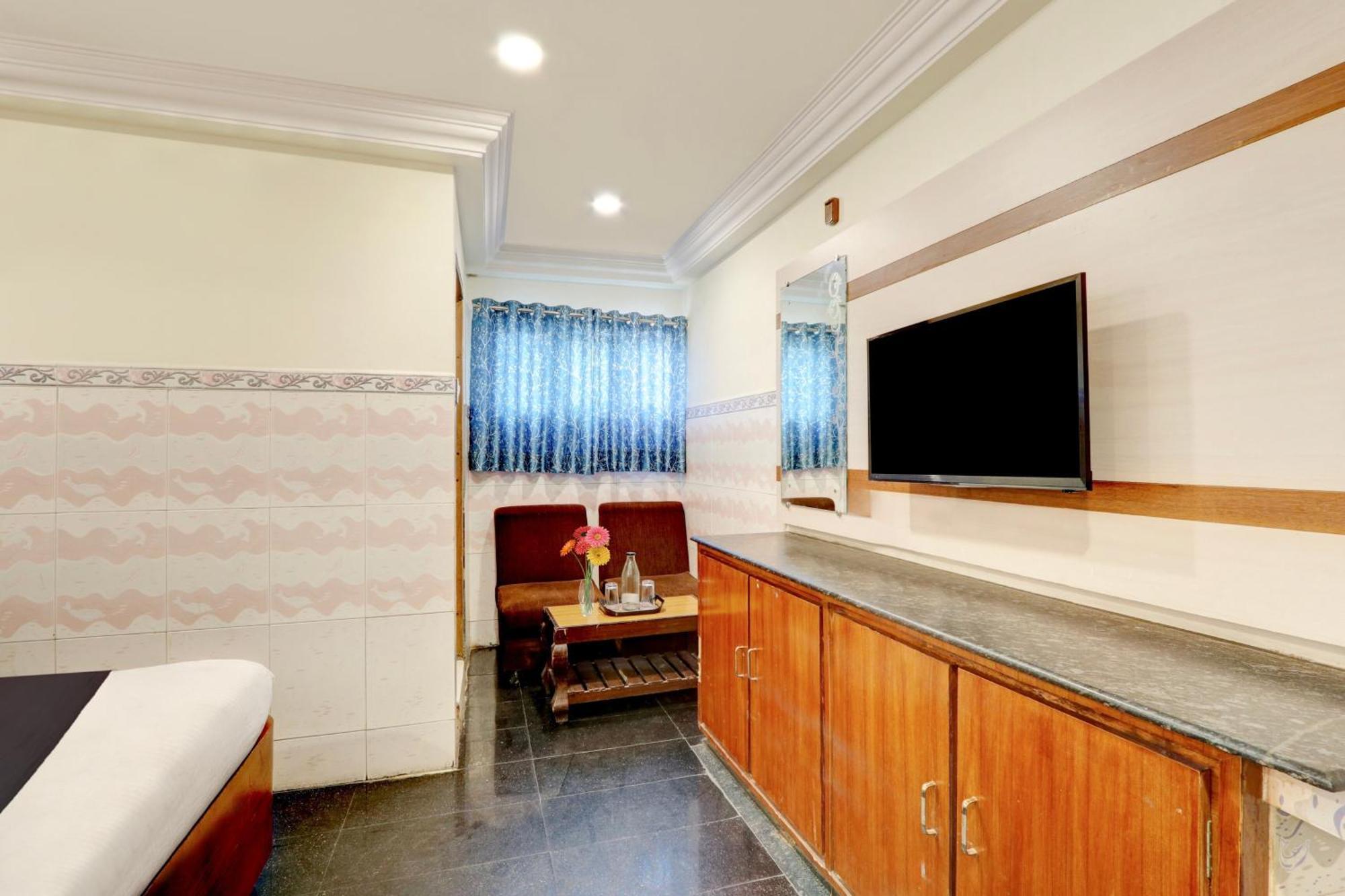 OYO 12680 Hotel Sitara Inn Vijayawada Bagian luar foto