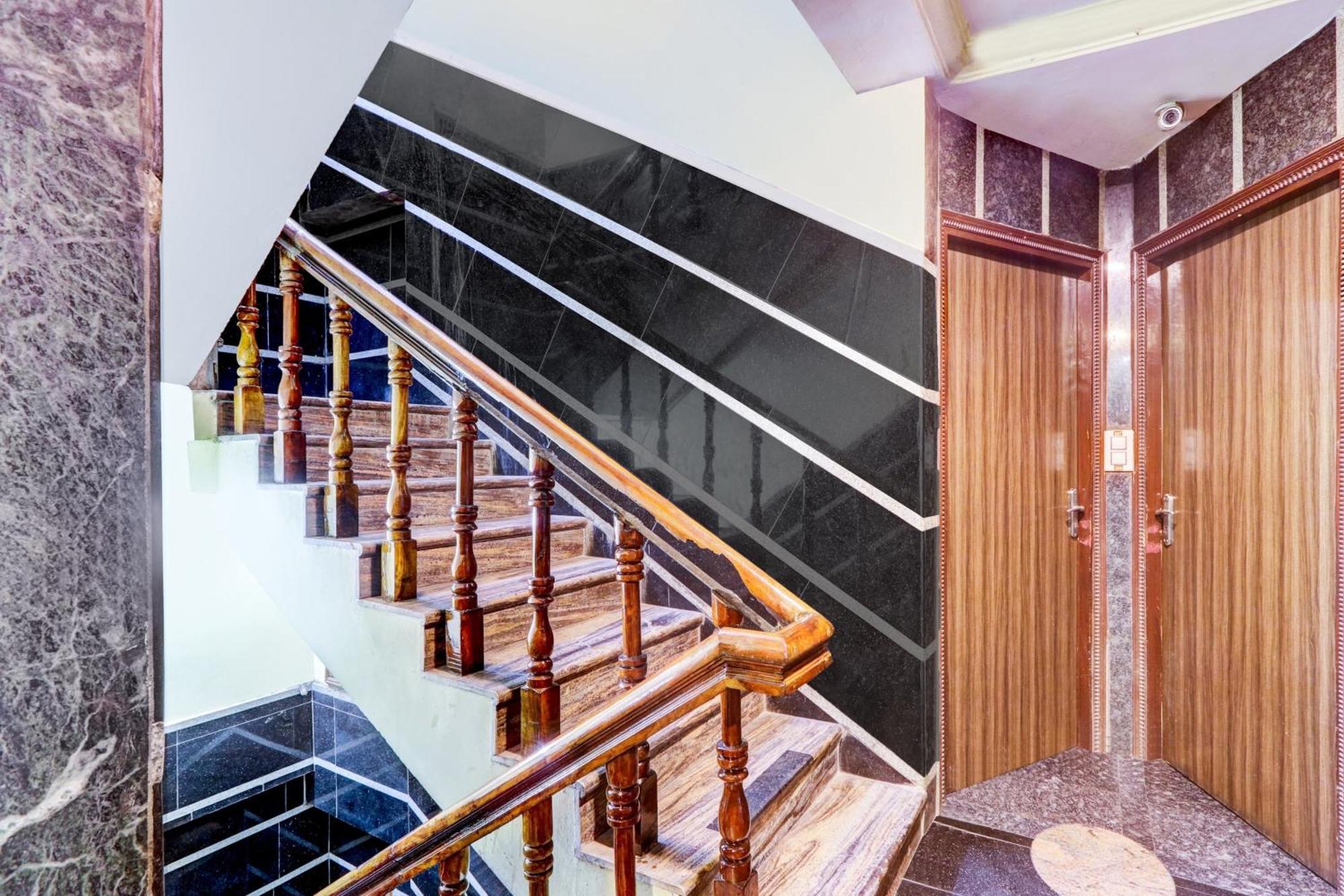 OYO 12680 Hotel Sitara Inn Vijayawada Bagian luar foto